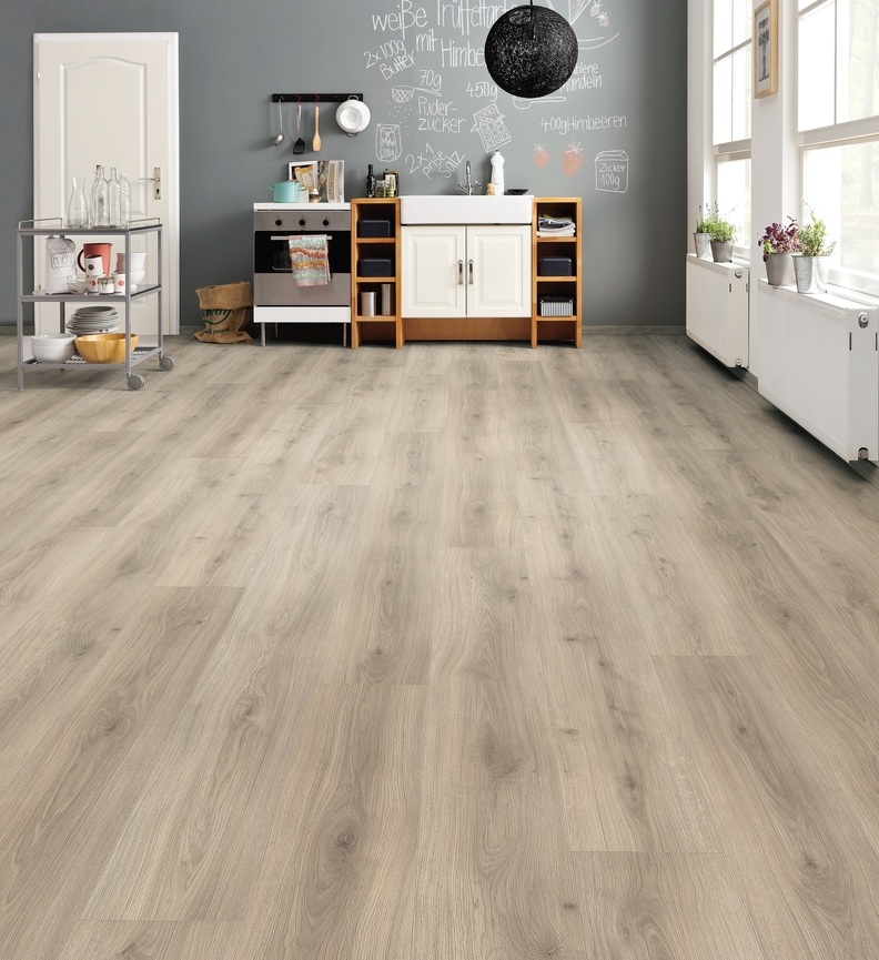 Ламинат Haro Tritty 100 Gran Via 4V Дуб Эмилия Вельвет Серый 538770 2200×243×8 фото в интерьере